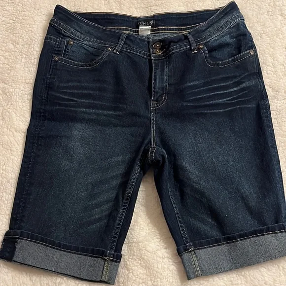 Venus Bermuda shorts- size 14 - Picture 1 of 7